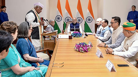 கார்கே உள்பட 8 பேர் மாநிலங்களவை உறுப்பினர்களாக பதவியேற்பு