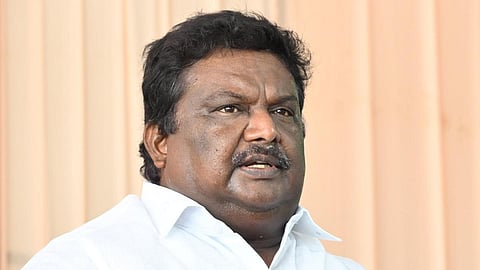 அரசு வேலை வாங்கித் தருவதாக மோசடி விவகாரம்: முன்னாள் அமைச்சர் சிவசங்கருக்கு சம்மன்