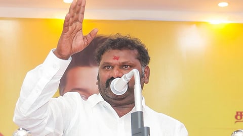 த‌மிழக அயல​கத் தமிழர் நலத்​துறை அமைச்​சர் கே.தென்னரசு