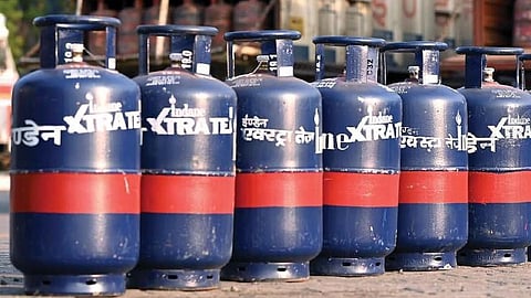 போர் தணிந்ததால் வணிக சிலிண்டர் விலை ரூ.183 குறைப்பு