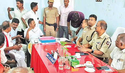 பொறையாறு அருகே சிறுமி, காதலன் உயிரிழந்த சம்பவம்: வன்கொடுமை சட்டத்தின் கீழ் 5 பேர் கைது