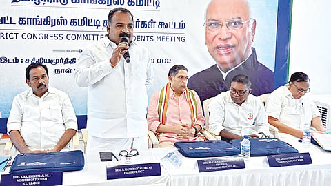 மேகேதாட்டு அணையை எதிர்த்து தமிழக காங்கிரஸ் போராடும்: மாவட்ட தலைவர்கள் கூட்டத்தில் தீர்மானம்