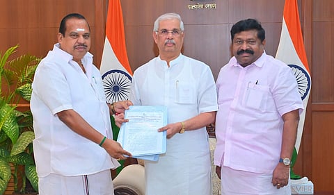‘தவெகவின் குதிரை பேரத்தை அனுமதிக்க கூடாது’ - ஆளுநரிடம் அதிமுக புகார் மனு