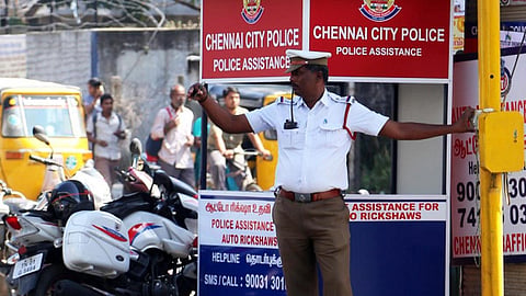 சீருடையுடன் கடைகளில் பொருள் வாங்கக் கூடாது: போக்குவரத்து போலீஸாருக்கு கூடுதல் காவல் ஆணையர் அறிவுரை
