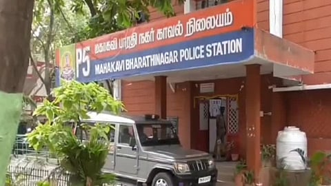 சென்னை: நகைக் கடையில் நான்கு மாதங்களாக சிறுக சிறுக 85 பவுன் நகைகளை திருடி சென்ற பெண்