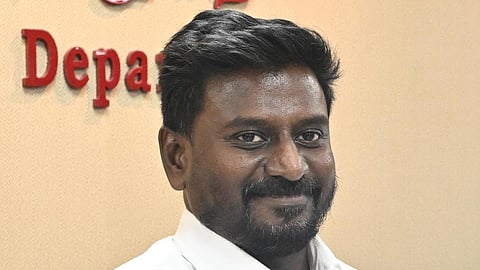 உலகத் தமிழ் மாநாட்டை மீண்டும் நடத்த தமிழக அரசு திட்டம்: ஆலோசனைக்காக அமைச்சர் ராஜ்மோகன் அமெரிக்கா பயணம்