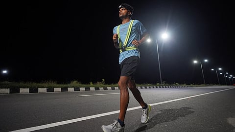 கார்கில் முதல் குமரி வரை 67 நாட்களில் 4,200 கி.மீ. தூரத்தை ஓடியே கடந்த கல்லூரி மாணவர்