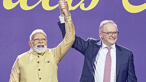 ஆஸ்திரேலியாவின் மெல்போர்ன் நகரில் நேற்று நடை பெற்ற கூட்டத்தில் ​​இந்தியப் பிரதமர் நரேந்திர மோடி, ஆஸ்திரேலியப் பிரதமர் அந்தோனி அல்பனீஸ்.படம்: பிடிஐ