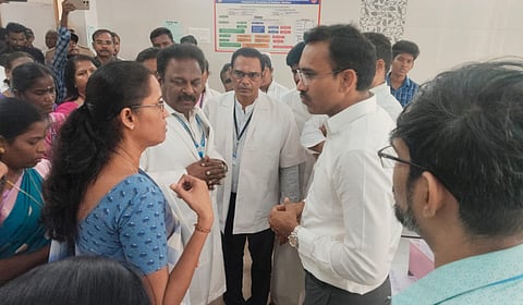 கரூர் அரசு மருத்துவக் கல்லூரி மருத்துவமனையில் அமைச்சர் அருண்ராஜ் ஆய்வு