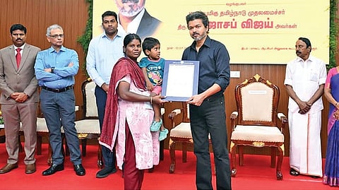 கரூர் நெரிசலில் உயிரிழந்தவர்களின் குடும்பத்தினர் 31 பேருக்கு கருணை அடிப்படையில் அரசுப் பணி