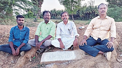 வண்ணிக் கண்மாய் கரையில் கண்டறியப்பட்ட 13-ம் நூற்றாண்டு கல்வெட்டு.