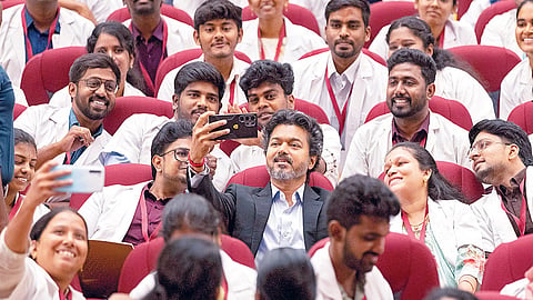 751 உதவி மருத்துவர்கள், 1,393 சுகாதார ஆய்வாளர்களுக்கு பணி நியமன ஆணைகளை முதல்வர் விஜய் வழங்கினார்