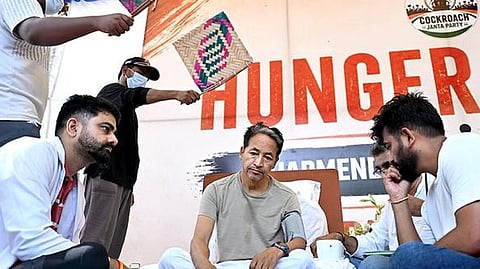 சோனம் வாங்சுக்கின் உடல்நிலையை கண்காணிக்க அதிகாரிகளுக்கு டெல்லி உயர் நீதிமன்றம் உத்தரவு