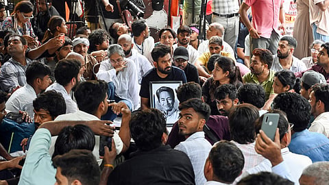 ‘சிதைக்கப்படும் ஜனநாயகம்’ - சோனம் வாங்சுக் மீதான காவல் துறை நடவடிக்கைக்கு எதிர்க்கட்சிகள் கண்டனம்