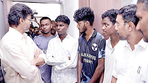 சைதாப்பேட்டை எம்.சி.ராஜா விடுதியில் ஆய்வு: மாணவர் குறைகளை கேட்டறிந்த முதல்வர் விஜய்