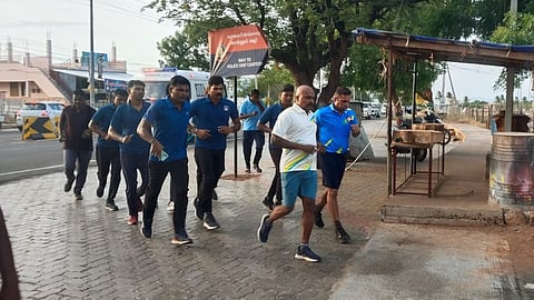 ‘போதையில்லா கரூர்’ விழிப்புணர்வு மாரத்தான்: திருச்சி மத்திய மண்டல ஐஜி தொடங்கி வைத்து பங்கேற்பு