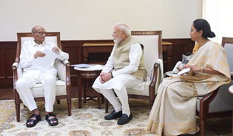 பிரதமர் மோடியுடன் சரத் பவார் சந்திப்பு - தொகுதி மறுவரையறை மசோதாவுக்கு ஆதரவா?