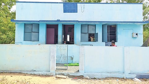 ரெகுராமபுரத்தில் செயல்பட்டு வரும் அங்கன்வாடி மையம். 