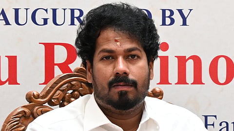 வேளாண்மைத் துறை அமைச்சர் வினோத்