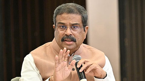 மத்திய கல்வி அமைச்சர் தர்மேந்திர பிரதான் ராஜினாமா - சிஜேபி போராட்டக் களத்தில் கொண்டாட்டம்