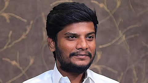 வடபழனி, சமயபுரம் கோயில் ஊழியர்கள் 2 பேர் சஸ்பெண்ட்: முறைகேடு புகாரில் அமைச்சர் நடவடிக்கை