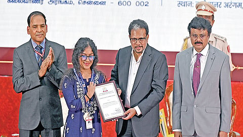 வருமானவரித் துறை அலுவலர்கள் நாட்டின் நிதி நிலைமையை காக்கும் காவலர்கள்: புதுச்சேரி துணைநிலை ஆளுநர் பெருமிதம்