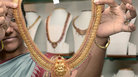தங்கம் விலை அதிரடி சரிவு: பவுனுக்கு ரூ.1,240 குறைவு