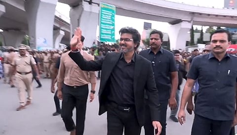 சென்னை மெட்ரோ ரயிலில் பயணம் செய்து முதல்வர் விஜய் ஆய்வு