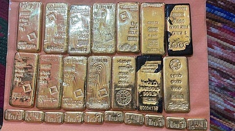 மேற்கு வங்கத்தில் முன்னாள் அரசுப் பேருந்து ஓட்டுநர் வீட்டில் சோதனை: ரூ.20 கோடி ரொக்கம், 15 கிலோ தங்கம் பறிமுதல்