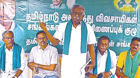 தஞ்சாவூரில் நேற்று நடைபெற்ற தமிழக காவிரி விவசாயிகள் சங்கத்தின் ஆலோசனைக் கூட்டத்தில் பேசிய பி.ஆர்.பாண்டியன். 