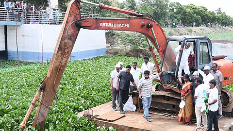 வடகிழக்கு பருவமழை முன்னெச்சரிக்கை நடவடிக்கை: நாராயணபுரம், வேளச்சேரி ஏரியில் தூர்வாரும் பணி தொடக்கம்
