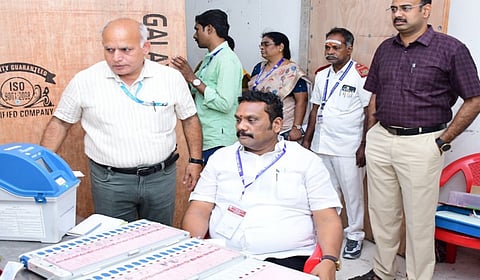 கொளத்தூர் தொகுதியில் வாக்குப்பதிவு இயந்திரங்களில் 2-வது நாளாக ஆய்வு