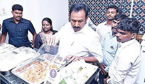 காவிரி நதிநீர் விவகாரத்தை அரசியல் ரீதியாக பார்க்கக் கூடாது: அமைச்சர் ராஜேஷ்குமார் கருத்து