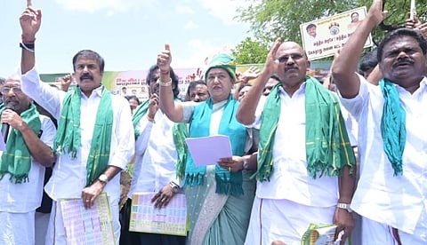 “உங்கள் சுயநலத்துக்கு...” - தமிழக, கர்நாடக முதல்வர்கள் குறித்து பிரேமலதா பேச்சு