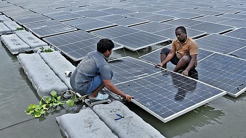 மிதக்கும் சூரிய மின் நிலையங்கள் அமைக்க ரூ.5,070 கோடி: மத்திய அமைச்சரவை ஒப்புதல்