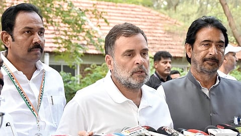 சென்னையை அடுத்த மாமல்லபுரத்தில் நடைபெற்ற தமிழக காங்கிரஸ் மாவட்ட தலைவர்கள் பயிற்சி முகாமில் பங்கேற்க வந்த மக்களவை எதிர்க்கட்சித் தலைவர் ராகுல்காந்தி, செய்தி யாளர்களைச் சந்தித்தார். 