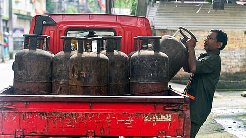 சென்னையில் வணிக பயன்பாட்டு சமையல் எரிவாயு சிலிண்டர் விலை ரூ.200 குறைப்பு