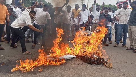 உதயநிதி விவகாரம்: தஞ்சாவூரில் திமுக - தவெகவினர் இடையே மோதல்
