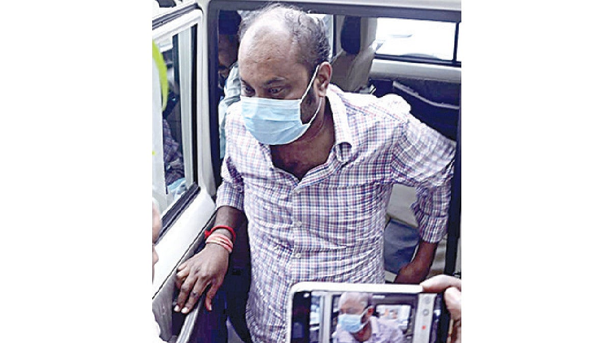 பழநி கோயில் நில மோசடி வழக்கு: சார்பதிவாளர் ஜஸ்டின் மணிகண்டன் கைது
