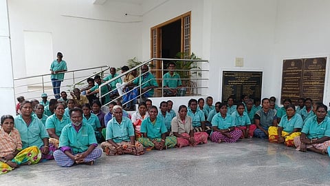 ஒப்பந்ததாரரை இழிவாகப் பேசிய நகரமன்ற தலைவரின் கணவர் - மதுராந்தகத்தில் தொழிலாளர்கள் தர்ணா