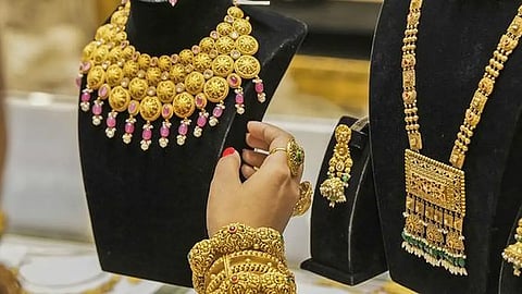 தங்கம் விலை பவுனுக்கு ரூ.1,200 உயர்வு