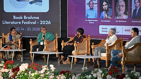 இந்திய மொழிகளுக்கும் ஆங்கில மொழிக்கும் இடையிலான  உறவு குறித்த கலந்துரையாடல் அமர்வில் பங்கேற்ற கன்னட எழுத்தாளர்கள் ஓ.எல்.நாகபூஷணசாமி, எம்.எஸ்.ஆஷாதேவி, மலையாள எழுத்தாளர் என்.எஸ்.மாதவன், ஆங்கில எழுத்தாளர் கேஷவ குஹா உள்ளிட்டோர். 