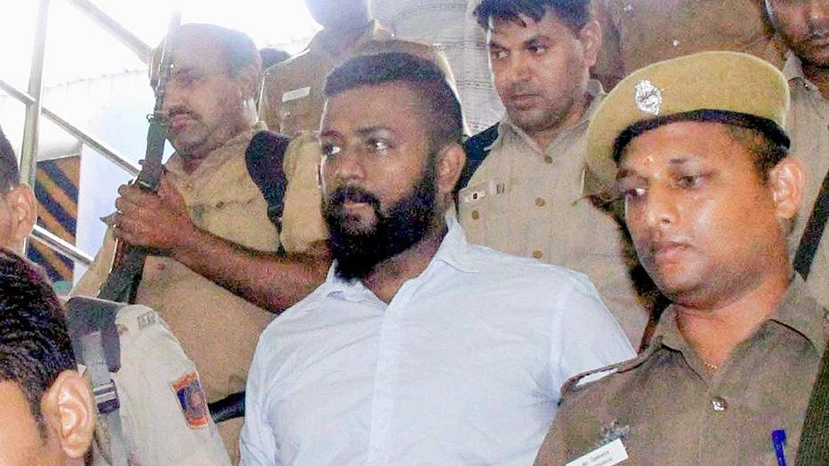 நீதிபதி போல் நடித்து மிரட்டிய சுகேஷ் சந்திரசேகருக்கு 8 ஆண்டு சிறை