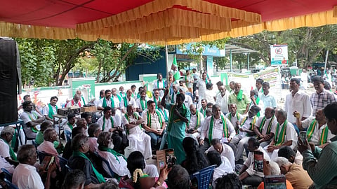 கூட்டுறவு பயிர்க் கடன் தள்ளுபடி கோரி சென்னையில் விவசாயிகள் உண்ணாவிரத போராட்டம்