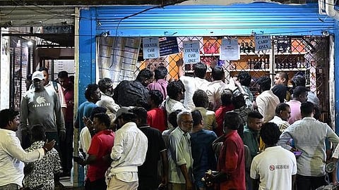 டாஸ்மாக் குறித்து புகாரளிக்க வாடிக்கையாளர் சேவை மையம்: அமைச்சர் விக்னேஷ் தகவல் 