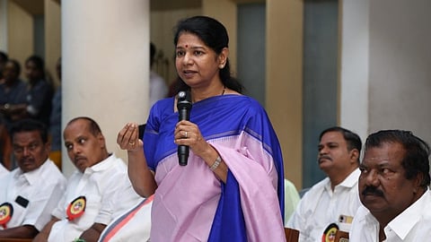 “கல்வி கற்கச் செல்லும் குழந்தைகள் மீதே தீண்டாமைக் கொடுமை” - கனிமொழி கண்டனம்