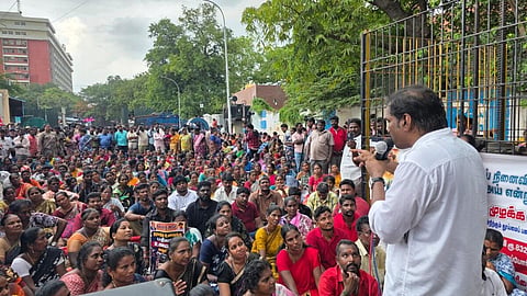 “தேர்தல் வாக்குறுதியின்படி ஒப்பந்த தூய்மை பணியாளர்களை பணி நிரந்தரம் செய்திடுக” - டிடிவி தினகரன்