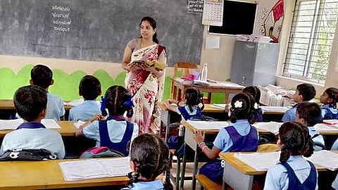 ஆசிரியர்களும்  உட்காரும் உரிமையும்