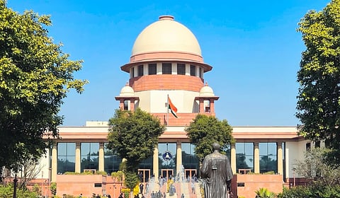 சட்​டக் கல்​லூரி மாணவர்​களின் நடத்​தையைக் கட்டுப்படுத்த இந்திய பார் கவுன்சிலுக்கு அதிகாரமில்லை: உச்ச நீதிமன்றம் திட்ட​வட்​டம்