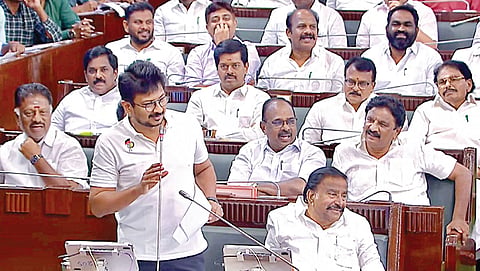 சட்​டப்​பேர​வை​யில் நேற்று காவல் துறை மானியக் கோரிக்கை மீதான விவாதத்​தின்​போது பேசிய எதிர்க்​கட்​சித் தலை​வர் உதயநிதி ஸ்டா​லின்.